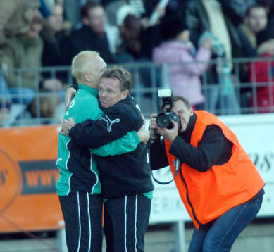 Anders Linderoth, tränare Hammarby gråter av lycka