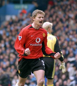 Manchester Uniteds Ole Gunnar Solskjaerjublar