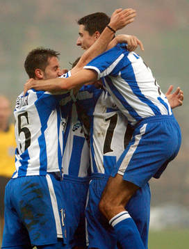 Peportivo och hans lagkamrater i Deportivo La Coruna jublar