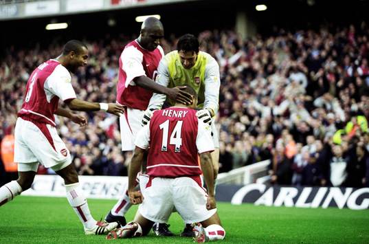 Thierry Henry, Arsenal gratuleras av Ashley Cole, Sol