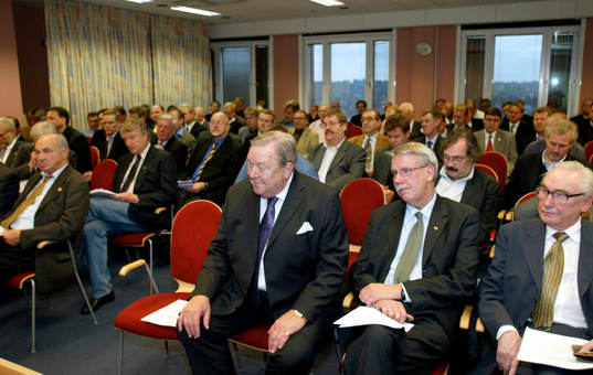 Längst till vänster Cars Stenfeldt, Lennart Johansson och