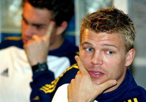 Marcus Allbäck, Sverige, (och i bakgrunden Johan Elmander)