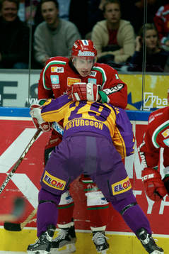 Alexander Steen trycks av Greger Artursson