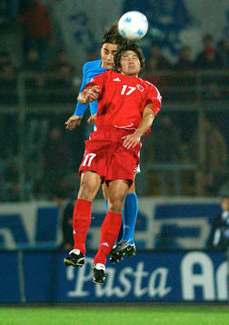 Cannavaro, Italien och Mansiz, Turkiet, nickar