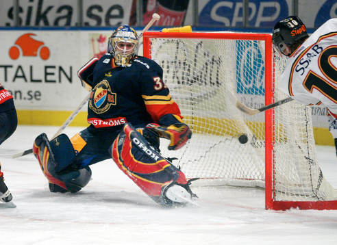 Linus Fagermo, Luleå gör 2-0 bakom Joaquin Gage,