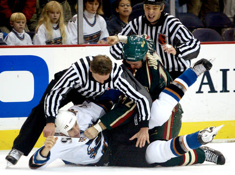 Washington Capitals - Minnesota Wild: Matt Johnson slåss