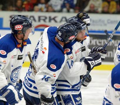 Daniel Widing. Leksand, jubel. Niklas Eriksson klappar om