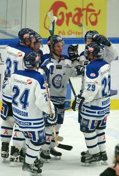 Leksand har genom Mikael Pettersson gjort 3-5 målet i tom