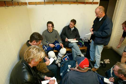 Matchens lirare, Robert Nilsson, Leksand, omgiven av