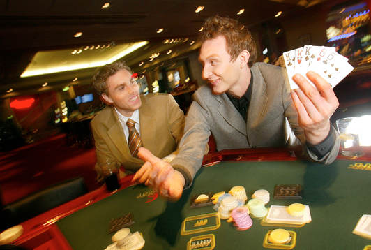 Fotboll, Johan Elmander och Kim Källström. Casino