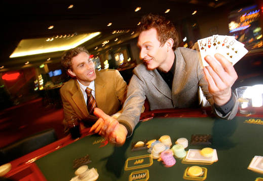 Fotboll, Johan Elmander och Kim Källström. Casino