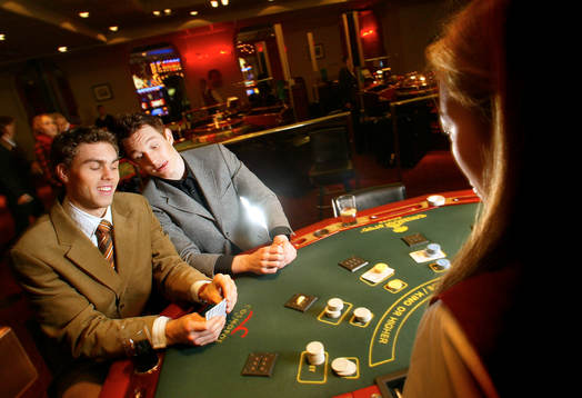 Fotboll, Johan Elmander och Kim Källström. casino