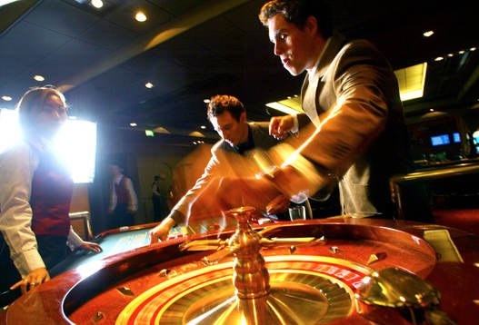 Fotboll, Johan Elmander och Kim Källström. casino