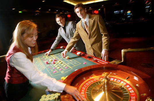 Fotboll, Johan Elmander och Kim Källström. Casino