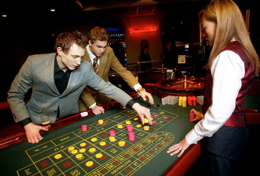 Fotboll, Johan Elmander och Kim Källström. Casino