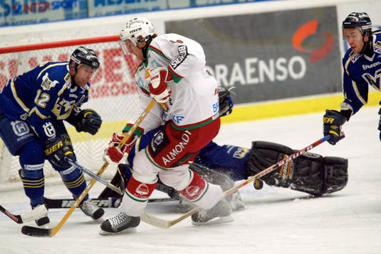 Titta så nära Frtölunda var när de svärmade runt