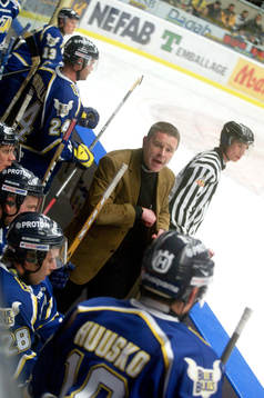 Harald Lückner, tränare, HV 71. Bås, spelarbås