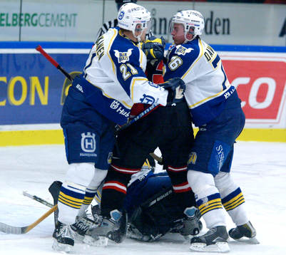 Mika Niskanen och Johan Davidsson, HV trycker ihop en