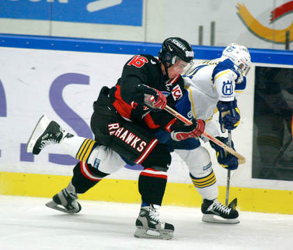 Franz Nielsen, Malmö, attackerar Ola Thorwalls, HV 71