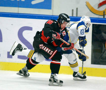 Franz Nielsen, Malmö, attackerar Ola Thorwalls, HV 71