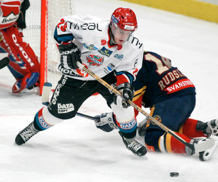Magnus Hedlund, Modo