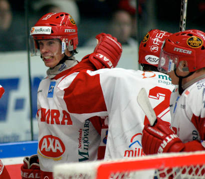 Målskytten Robert Carlsson, Timrå kramas om