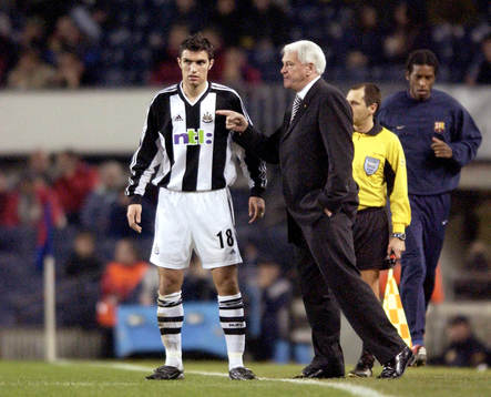 Aaron Hughes och Bobby Robson, Newcastle, tränare