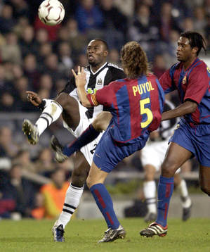 Lua Lua, Newcastle och Carlos Puyol, Barcelona