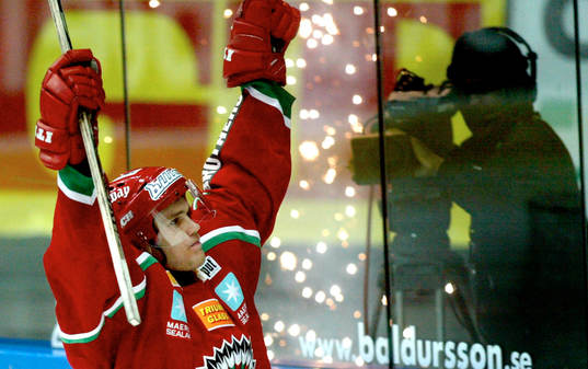 Magnus Kahnberg jublar