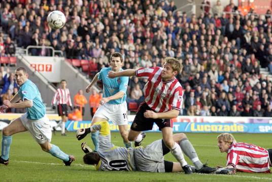 James Beattie, Southampton gör mål i första halvlek, men