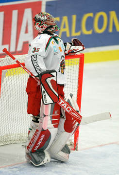 Landslagsmålvakten Henrik Lundqvist, Frölunda, funderar