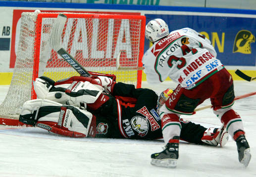 Mikael Andersson, Frölunda, hade ett bra läge, men