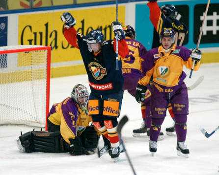 Bläddra bland fler bilder av ISHOCKEY