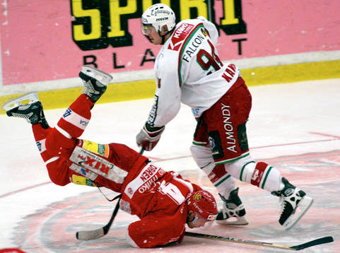Niklas Nordgren, Timrå på fall. Erik Kakko i bakgrunden