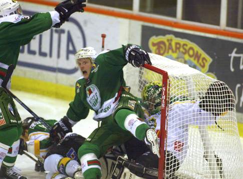 Rögle formligen tryckte in 1-0 målet bakom Björklövens