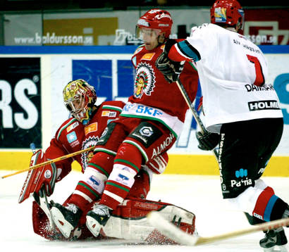 Oscar Ackerström och Fredrik Norrena krockar