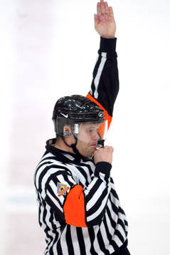 Ulf Gyllander, domare, tecken, visselpipa