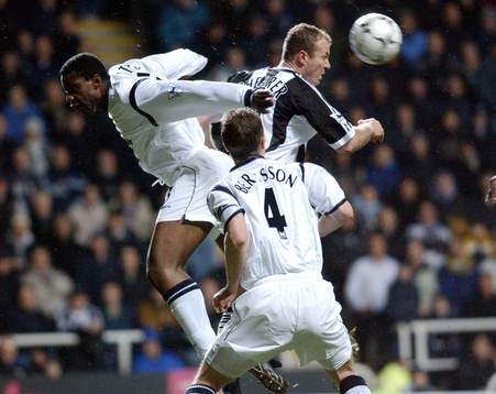Alan Shearer, Newcastle och Bruno N´Gotty, Bolton. Nick,