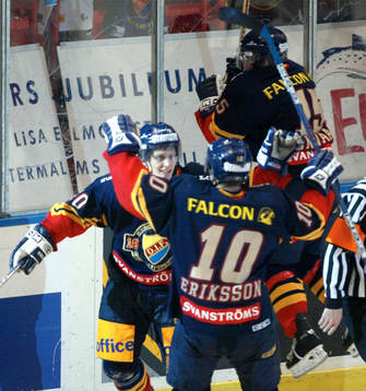 Bläddra bland fler bilder av ISHOCKEY