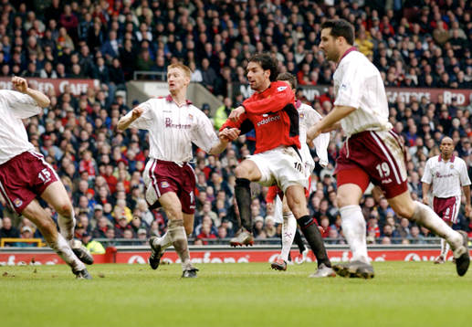 Ruud Van Nistelrooy, Manchester United gör det tredje