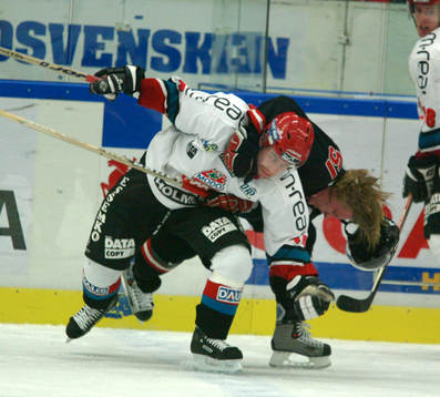 Mika Hannula, Malmö har en "brottningsmatch" med Modos