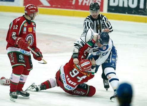 Slagsmål mellan erik Kakko, Frölunda och Christer Olsson,