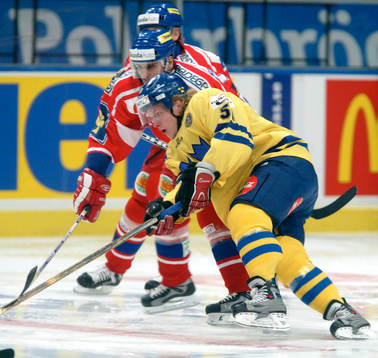 Mika Hannula, Sverige