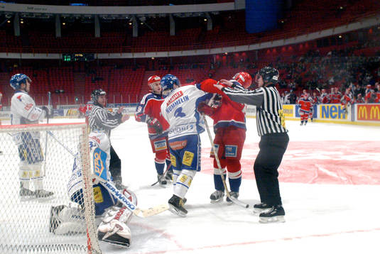 Domare, slagsmål, globen