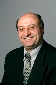 Melek Bisso, Lagledare