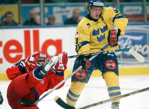 Mika Hannula, Sverige
