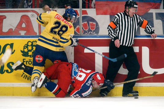 Björn Nord, Sverige. Fall, tackling, domare, sarg