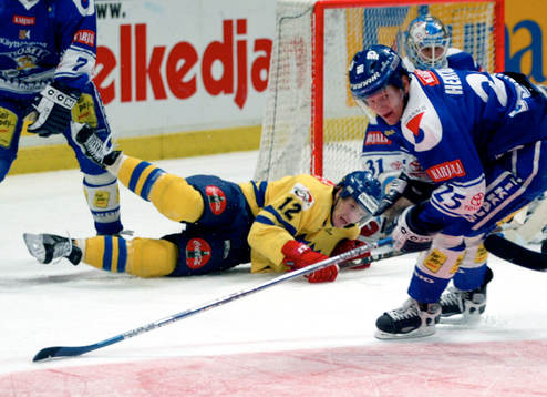 Jari Tolsa, Sverige och Jukka Hentunen, Finland