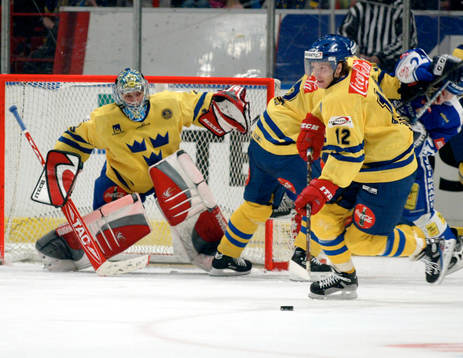 Henrik Lundqvist, målvakt och Jari Tolsa, Sverige