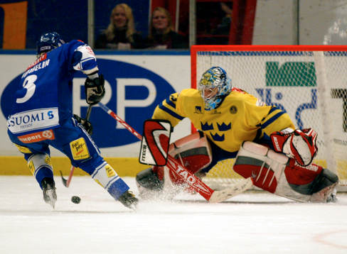 Petteri Nummelin, Finland gör 2-1 på straff mot Henrik